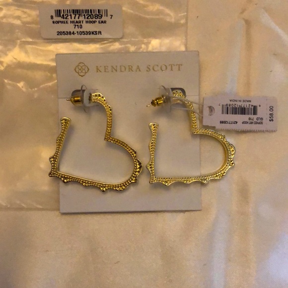 Kendra Scott Sophee Gold Tone Open Frame Heart Hoop Earrings NWT - Picture 2 of 10